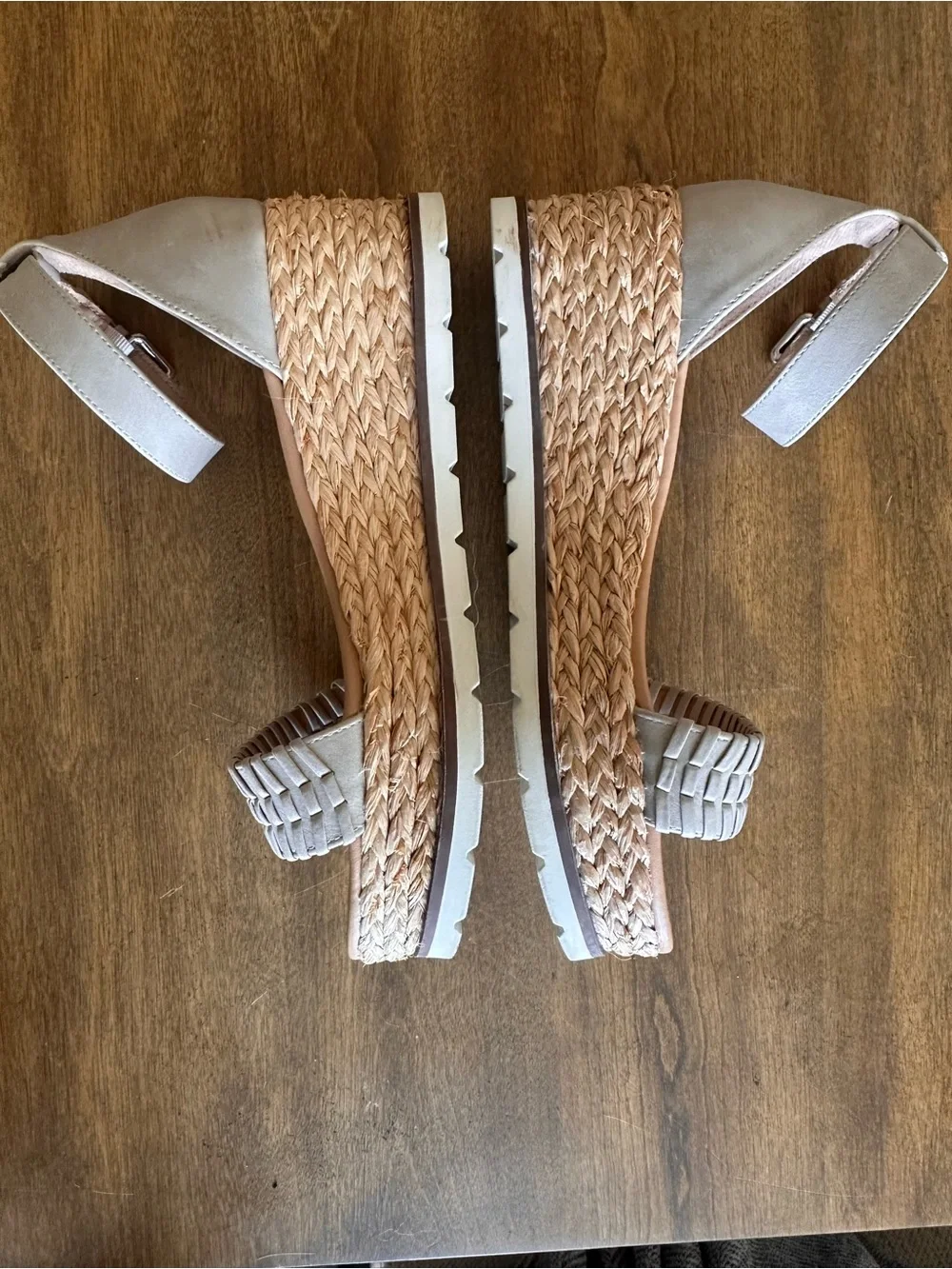 DV by Dolce Vita beige woven platform sandals - Size 9